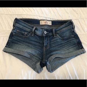 Size 5 CUTE MEDIUM WASH SHORTS 💙